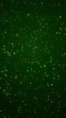 Dikey video, parlak yeşil, beyaz, altın yıldızlı ve parçacıklı İrlanda renkleri. Glitzy zarif kutlama partisi animasyonu. Soyut lüks Aziz Patrick Günü geçmişi.