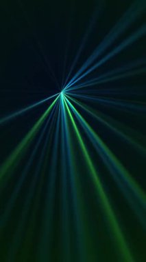 Dikey video - Siyah zemin üzerinde yüksek hızlı lazer ışığı gösterimi ve yanıp sönen mavi ve yeşil lazer ışınları. Bu müzik performansı gece hayatı arka plan animasyonu tam bir HD ve kusursuz bir döngüdür.