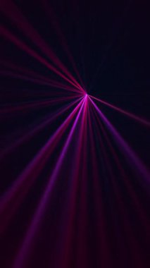 Dikey video - parlak renkli lazer ışınları ile siyah zemin üzerinde yüksek hızlı lazer ışığı gösterisi. Bu müzik performansı gece hayatı arka plan animasyonu tam bir HD ve kusursuz bir döngüdür.