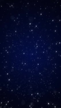 Dikey video, gece gökyüzünde parlayan parlak yıldızlar. Bu parıltılı yıldızlı gece hareketi arka planı tam bir HD ve kusursuz bir döngüdür..