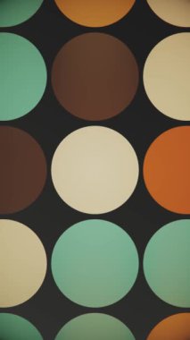 Dikey video - 70 'lerin modası geçmiş geometrik arka planı, sıcak renk tonlarıyla yanıp sönen renkli daireler. Bu tarz klasik hareket arka plan animasyonu HD ve döngüdür.