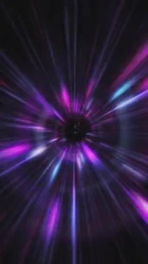 Dikey - yıldızlardan oluşan bir galakside, ışık demetlerinden ve parçacıklardan oluşan süper hızlı hiperuzay warp hızında uçmak. Yıldız patlaması uzay tüneli konsepti. Döngüleme, tam HD yıldızlararası hareket arkaplan canlandırması.