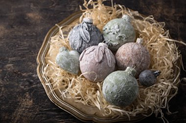 Eski el yapımı Noel ve yeni yıl ağacı topu