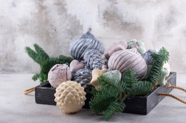 Eski moda Noel ağacı oyuncak topları