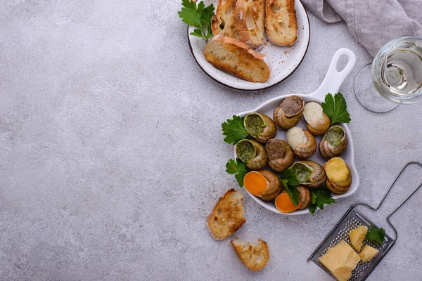 Pieczone Ślimaki Escargot Chlebem Tradycyjne Francuskie Danie — Zdjęcie stockowe