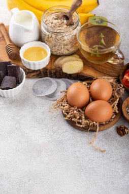 Melatonin içeren sağlıklı ürünler. İyi bir uyku için yiyecek.