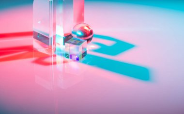 Optik cam kristal prizması. Çoklu renkli holografik ışık efekti