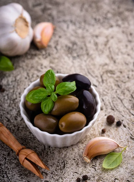 stock image Bowl with Greek green and black spicy pickled olives