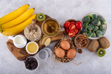 Melatonin içeren sağlıklı ürünler. İyi bir uyku için yiyecek.