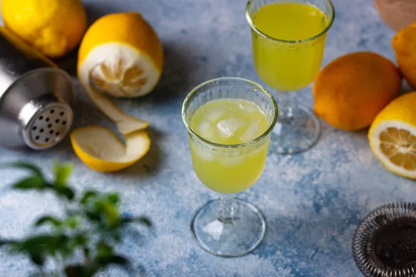 Традиционный Итальянский Лимончелло Лимонный Ликер Домашний Лимонад — стоковое фото