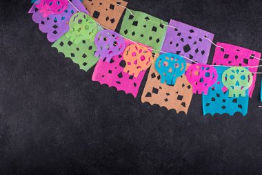 Papel picado. Ölüm Günü için Meksika kağıt çelengi