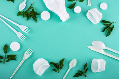 Yeniden kullan, azalt, konsepti geri dönüştür. Plastiği geri dönüştür. Sıfır atık ekolojik yaşam