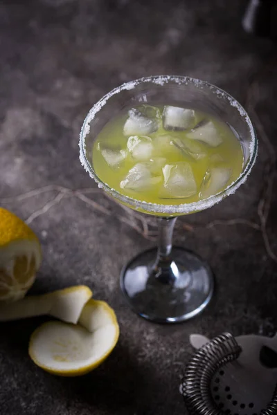 Citron Agrumes Margarita Martini Cocktail Sur Fond Sombre — Photo