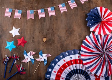 ABD bayrağı ve kağıt dekorasyonuyla İşçi Bayramı kutlamaları