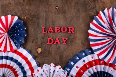 ABD bayrağı ve kağıt dekorasyonuyla İşçi Bayramı kutlamaları