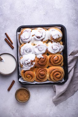Geleneksel tarçınlı çörek ya da kremalı tarçınlı