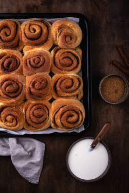 Geleneksel tarçınlı çörek ya da kremalı tarçınlı