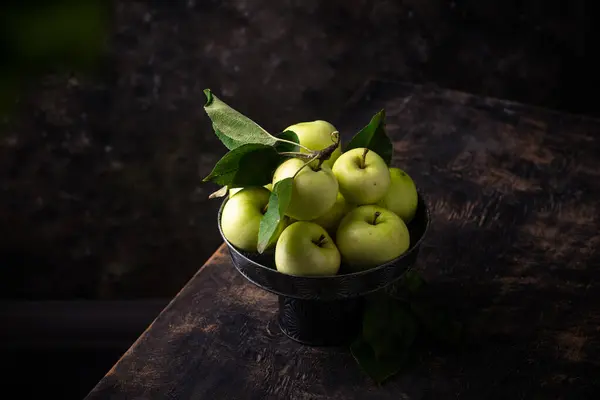 Fresh Ripe Green Apple Dark Background Autumn Harvest — Stock Photo, Image