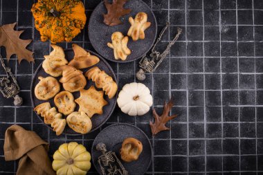 Cadılar Bayramı çörekleri yarasa, hayalet ve balkabağı şeklinde.