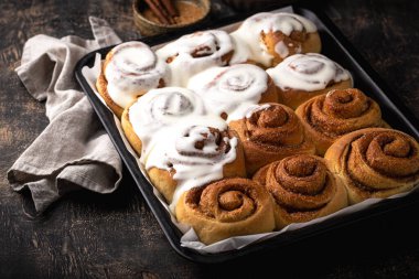 Geleneksel tarçınlı çörek ya da kremalı tarçınlı