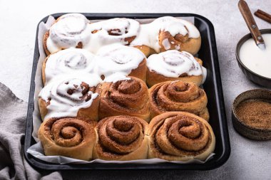 Geleneksel tarçınlı çörek ya da kremalı tarçınlı