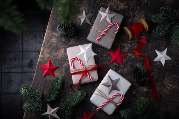 Caixa Presente Natal Com Doces Estrela Fundo Com Abeto Decoração — Fotografia de Stock
