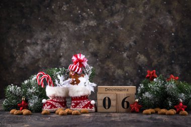 Sinterklaas ya da Aziz Niklas çocuk ayakkabıları ile kutlama konsepti