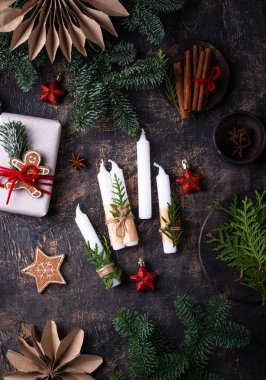 Noel süsleme prodüksiyonu Ağaç dallarıyla gelen mumlar