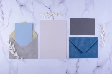 Düğün davetiyesi zarflı. Tarih kavramını kaydet