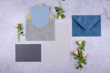 Düğün davetiyesi zarflı. Tarih kavramını kaydet