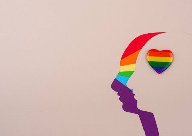 Gökkuşağı LGBTQ bayrağı ile gurur ayı konsepti
