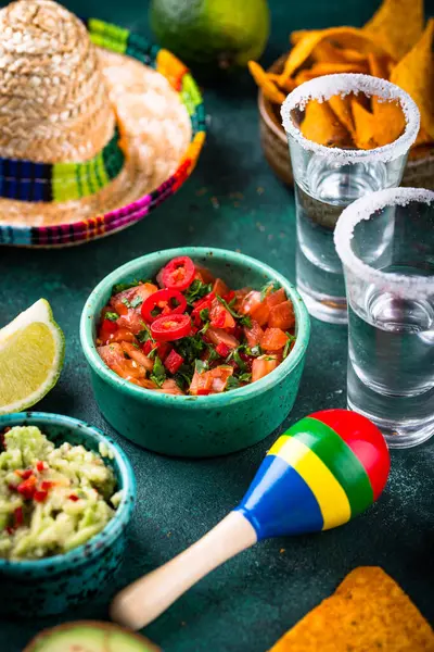 Tradycyjne Meksykańskie Nachos Salsa Guacamole Tequila Koncepcja Cinco Mayo Obrazek Stockowy