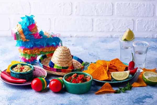 Tradycyjne Meksykańskie Nachos Salsa Guacamole Tequila Koncepcja Cinco Mayo Zdjęcia Stockowe bez tantiem
