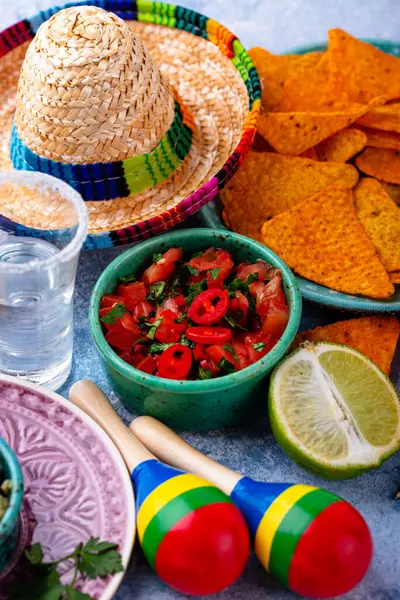 Tradycyjne Meksykańskie Nachos Salsa Guacamole Tequila Koncepcja Cinco Mayo Obrazy Stockowe bez tantiem