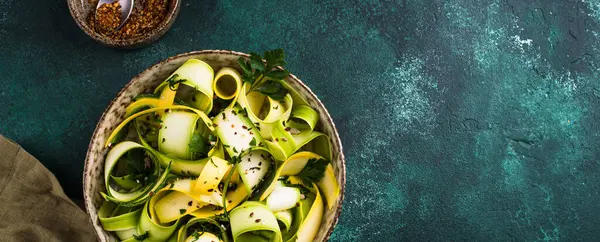 Rauwe Gesneden Courgette Veganistische Pasta Salade Gezond Eten Banner Voor Stockfoto
