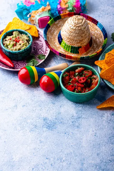 Nachos Traditionnels Mexicains Salsa Guacamole Tequila Cinco Mayo Concept Images De Stock Libres De Droits