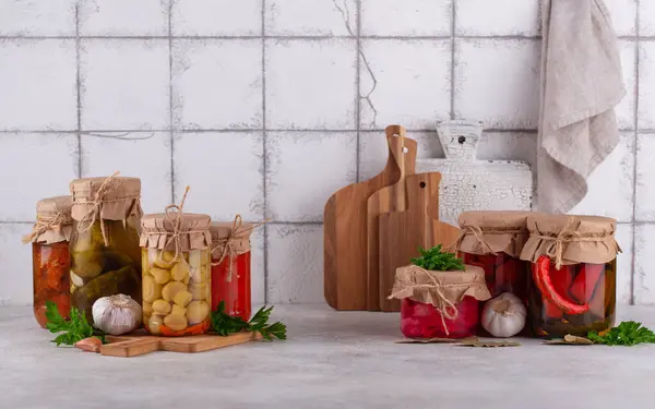 Acar Mengawetkan Sayuran Dalam Toples Kaca Makanan Fermentasi Stok Foto Bebas Royalti