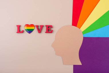 Gökkuşağı LGBTQ bayrağı ile gurur ayı konsepti