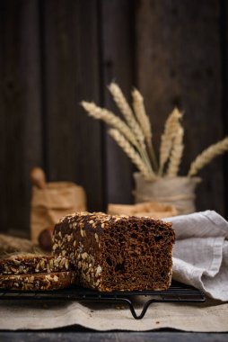 Tohumlu ve yulaflı kepekli ekmek.