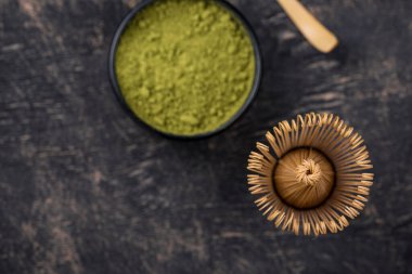 Japon kibrit tozu ve hazır yeşil çay malzemeleri.