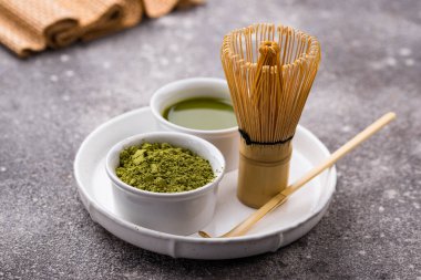 Japon yeşil kibrit çayı, bambu çırpısı ve kaşığı