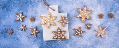 Noel ve yeni yıl kurabiyeleri kar tanesi şeklinde, afiş