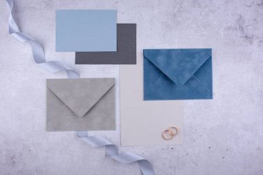 Düğün davetiyesi zarflı. Tarih kavramını kaydet