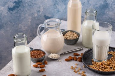 Alternatif süt, soya, yulaf, badem, pirinç ve karabuğday. Bitki bazlı vejetaryen olmayan süt ürünü.