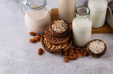 Alternatif süt, soya, yulaf, badem, pirinç ve karabuğday. Bitki bazlı vejetaryen olmayan süt ürünü.