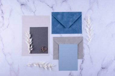 Düğün davetiyesi zarflı. Tarih kavramını kaydet