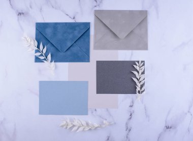 Düğün davetiyesi zarflı. Tarih kavramını kaydet