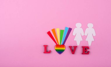 Gökkuşağı LGBTQ bayrağı ile gurur ayı konsepti
