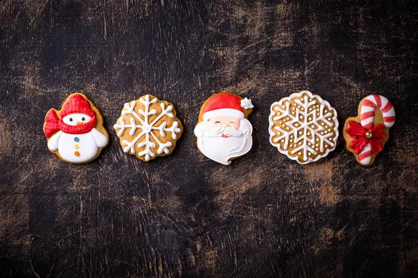 Noel ev yapımı zencefilli kurabiyeler, kremalı, şenlikli arka plan