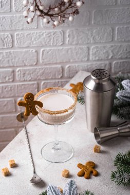 Noel kış kremalı kokteyli, eggnog martini veya kurabiyeli margarita.